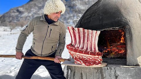 Baked Meat in the Oven in the Snowy Mountains! What They Eat and How they Live in the Village