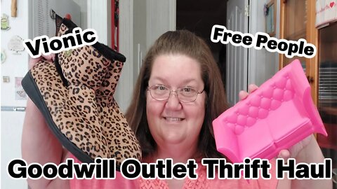 Goodwill Outlet Bins Thrift Haul / Free People Vionic Lots Of Great Items!