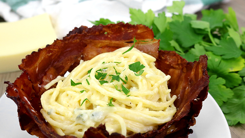 Cheese pasta in bacon bowl recipe