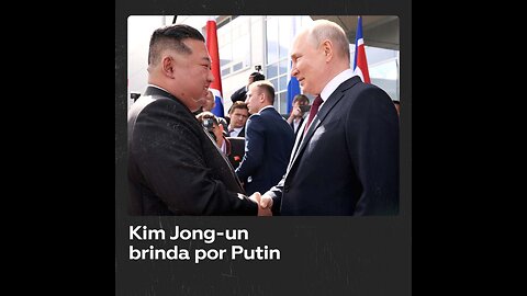 Kim Jong-un levanta la copa por la salud de Putin y las nuevas victorias de Rusia