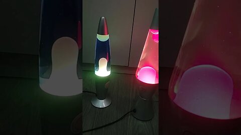 Lava Lamp. Que tal dar uma incrementada em sua decoração ? Elas voltaram