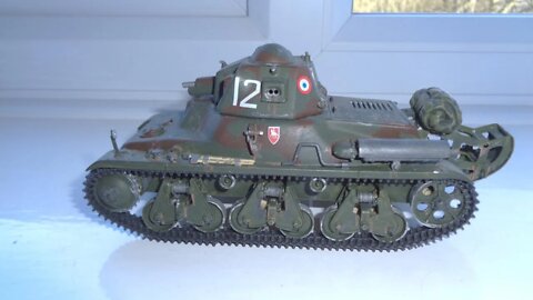 French Hotckkiss H35/39 Light Tank 1/35 Featuring Campbell The Toast