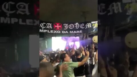 Complexo da Maré em festa com a volta do Vasco a Série A