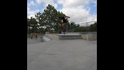 Clean kickflip off the the two step #shorts #skateboarding #kickflip #poser #nas #dontoliver