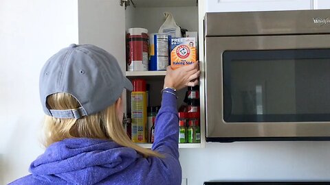 Fake expensive home decor... with BAKING SODA?!