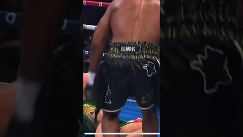 Ngannou Knocks Down Fury! #sportsbettingpicks #sports #sportsbettingexpert #sportsbetting #boxing