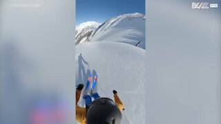 Roman Rohrmoser rate un saut en ski freestyle