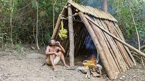 Build a Simple Wooden Shelter In The Forest