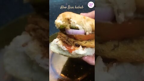 Aloo tikki Bun kabab | Street food | Burns road k famous bun kabab #streetfood #bunkababrecipe