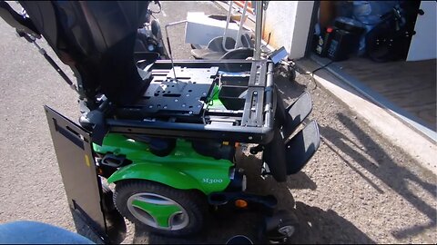 WHEELCHAIR REPAIR: seat lift operation with no batteries (Permobil 3G)