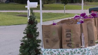 Cape Coral neighborhood provide Christmas meals