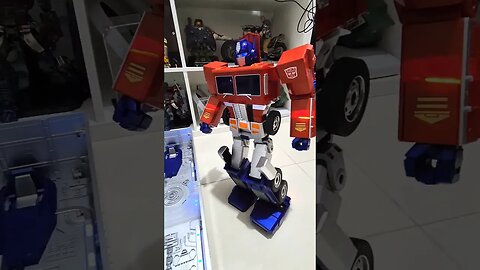 Autoconverting, real transforming, voice activated interactive Transformers Optimus Prime by Robosen