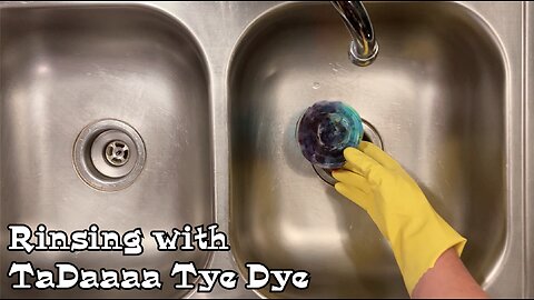 Rinsing Tie Dye With TaDaaaa Tye Dye: Next Level Tee L Chevron Stripes