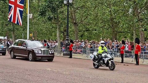 King Charles on his way to Buckingham Palace trooping the colour #buckinghampalace