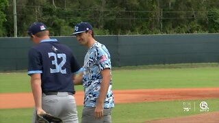 Former Keiser Seahawks Peter Crocitto receives his Gold Glove award