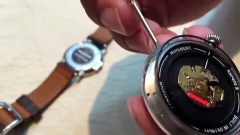 How to replace the watch battery on a Shinola Runwell