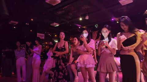 Happy time in Chengdu song and dance hall