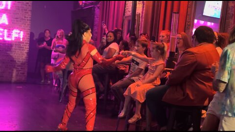 Drag Queen dances for children in Dallas, Texas.😢😢😢