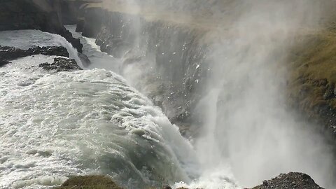 Waterfall ka Jaadu: Ek Khoobsurat Nazara