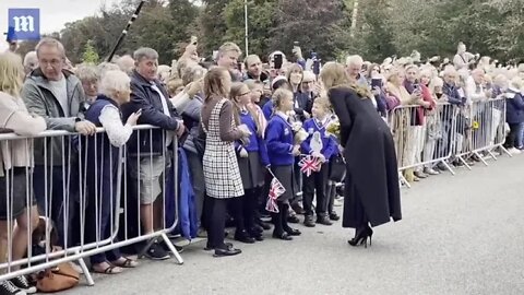 Moment Kate helps little girl leave her Corgi teddy as tribute