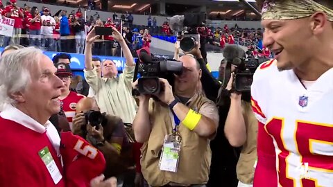 'I am thrilled out of my mind:' Henry Winkler meets Chiefs QB Patrick Mahomes during SNF pregame