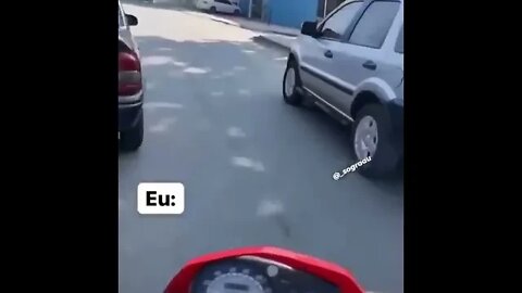 VOCE DEVE SER BEM CALMO NO TRANSITO NE ? ( MEME ) ( VIRAL ) #shorts