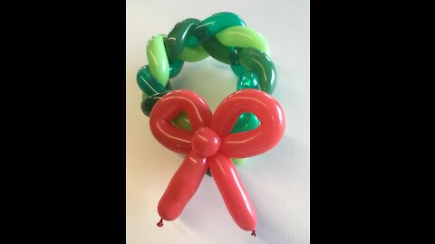 Balloon twisting tutorial - Christmas wreath