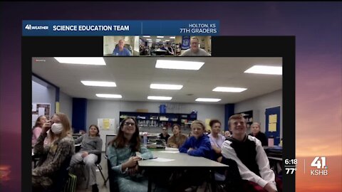 Gary Lezak talks weather with Holton 7th graders