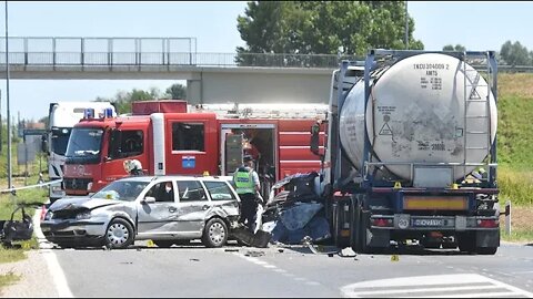 Sudar cisterne i tri osobna automobila