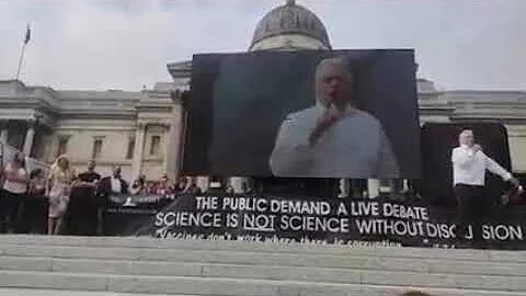 David Icke en Trafalgar Square de Londres 24 de Julio