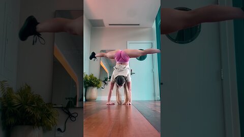 Handstand Circles! #handstand #flexibility #handstandworkout