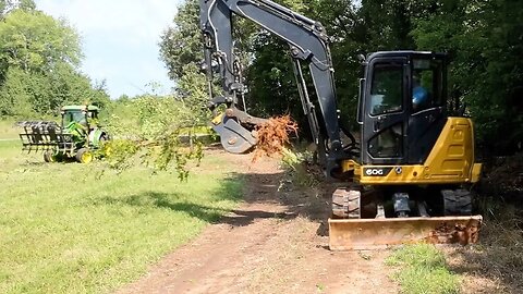 TEAMWORK! 60G Mini Excavator & 4066R! Pete with @GCITurf