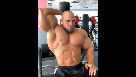 Lurii Sologub and his huge biceps