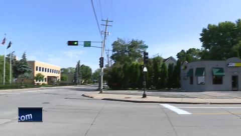 Woman accidentally crashes car into Kaukauna bank