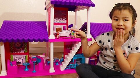 Jannie Gets a New DollHouse Play Set! Playing & Assembling New Toys