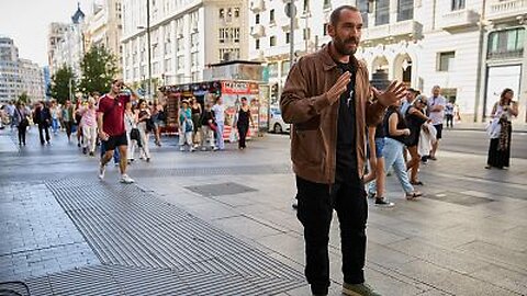 Ponce se asegura de que la gente esté ready en La Revuelta