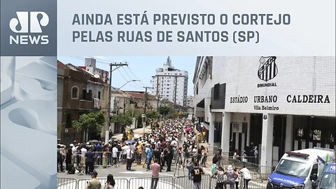 Corpo de Pelé será enterrado após cortejo em Santos