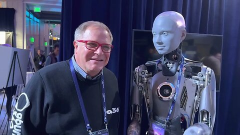 Gene Valentino at the 2022 Abundance 360 Summit with AI robot