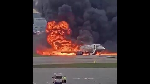 #طائرة تحترق على المباشر بعد هبوطها 😯‼️ Airplane burning during landing#