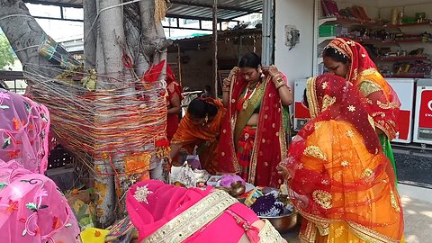 lady worship banyan tree 🎄 near Market # banyan trees #jesus# animation #tradinational culture #