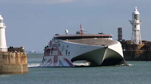 The Solent-Isle of Wight Crossing #hovercraft #ferry #jetboat