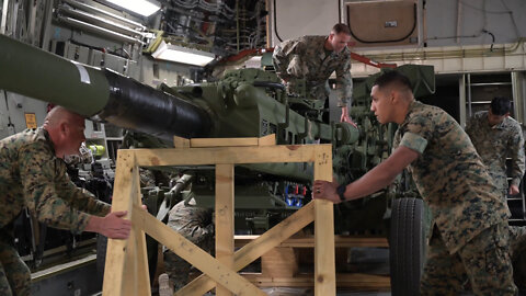 Alaskan Air National Guard Loads M777 Howitzers Onto C-17's to Deliver for Ukraine