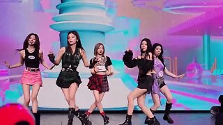 ITZY in Sugarland song Wannabe