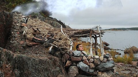 The Last Trip to my BEACH BUSHCRAFT SHELTER: Cold Autumn & Fishing