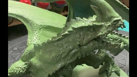 Live Painting a Gargantuan green dragon miniature from Dungeons and Dragons