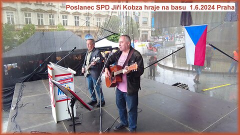 Poslanec SPD Jiří Kobza hraje na basu 1.6.2024 Praha