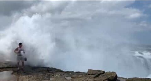 Mother nature decides to scare selfie-taking tourist