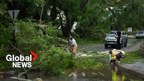 Hurricane Ernesto: Powerful winds, 35-ftwaves pound Bermuda as storm makes landfall