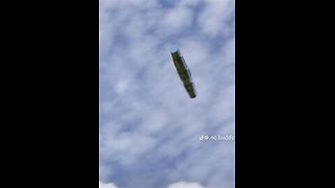 Cylindrical UFO Witnessed on Pennsylvania Highway