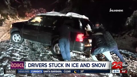 Hundreds of people caught in the snow at Mount Baldy